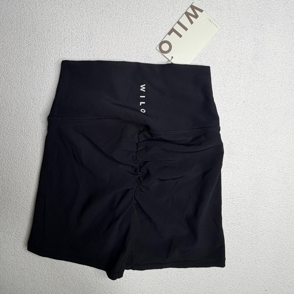 💫NWT•WILO The Label Scrunch Bum Short•Black - Picture 1 of 7